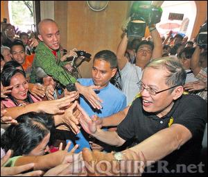 Noynoy Aquino shaking hands with supporters